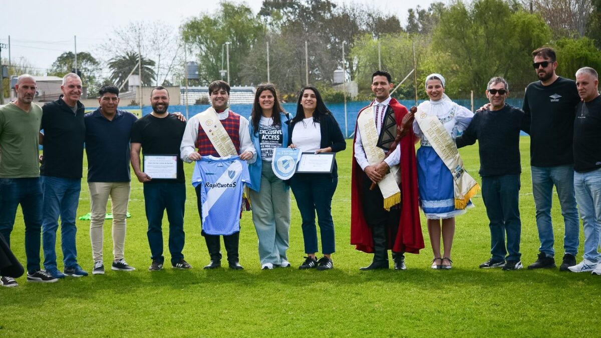 Villa San Carlos y su reconocimiento a la Asociación de Entidades Extranjeras en la 49° celebración