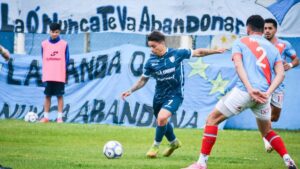 Villa San Carlos Logra una Victoria Agónica ante Arsenal en el Torneo de Primera B